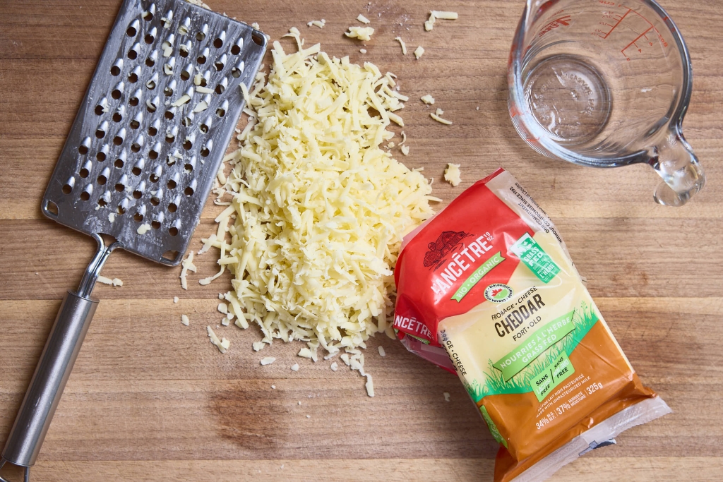 Healthy Creamy Cauliflower Cheddar Soup 1 CauliSoup R5C 0834 Web